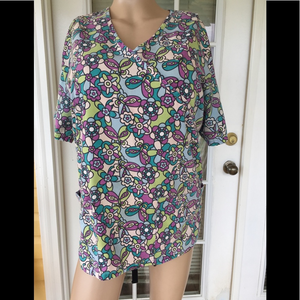 🌺👚Carol’s Lg Medical V-Neck Scrub Top Flowers💐